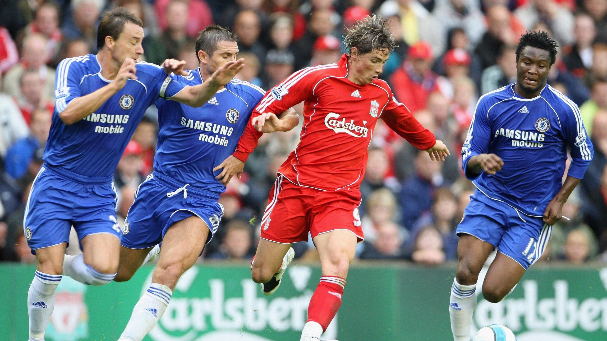 王者归来！梅西回归首战献传射 利物浦主场变蓝色欢庆海洋，王者梅西回归首秀传射建功，安菲尔德沦陷为蓝色海洋